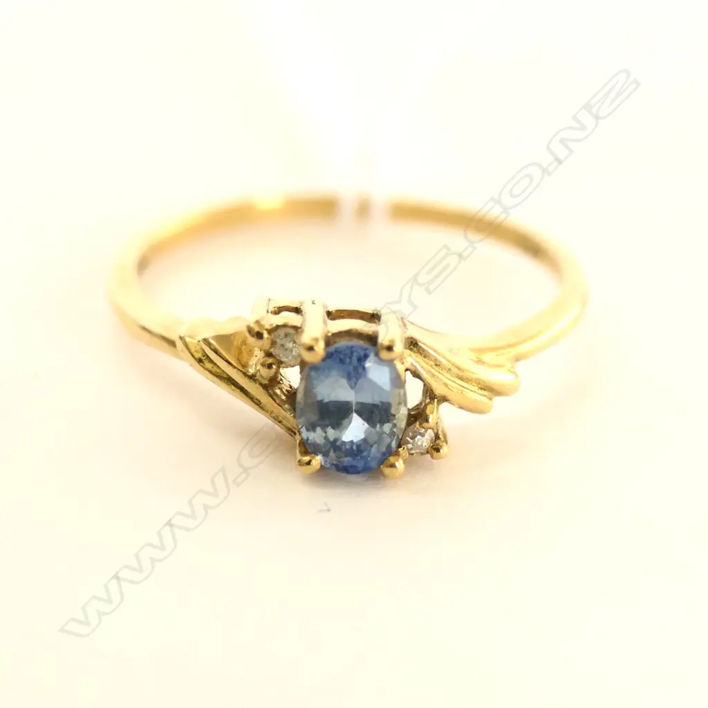 18CT GOLD SAPPHIRE & DIAMOND RING Image 1++