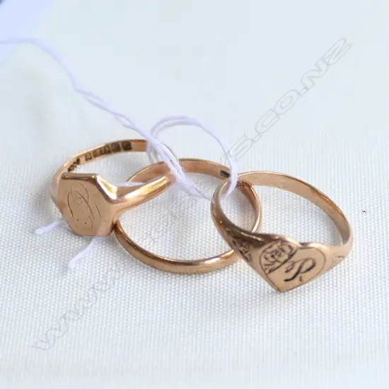 THREE 9CT GOLD RINGS 5.81GMS