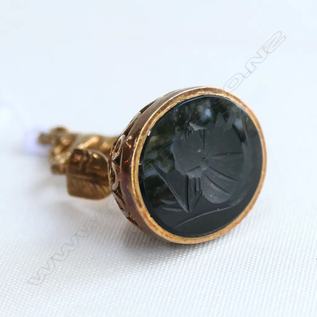 A 9ct gold fob seal Image 1++