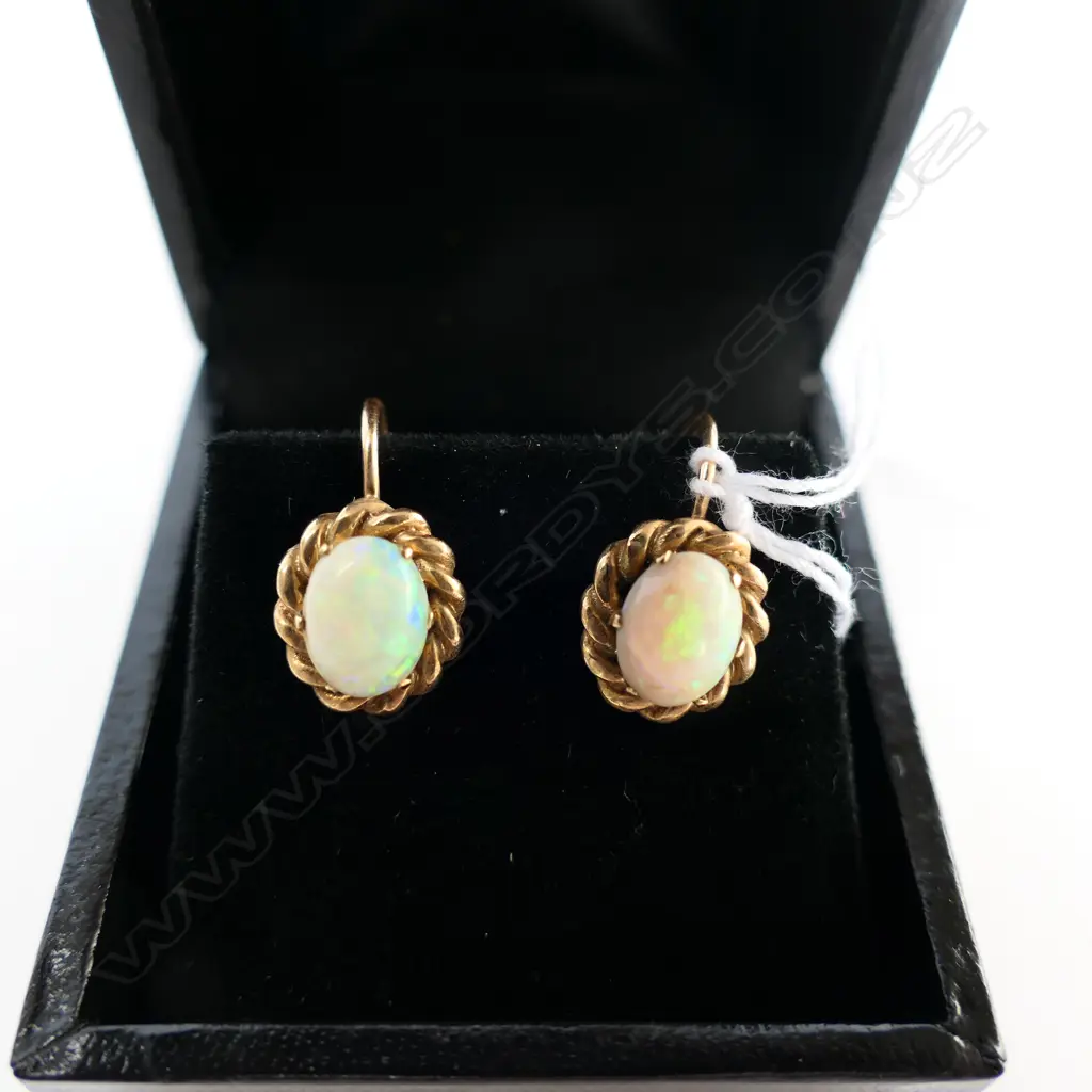PR VINTAGE CABACHON OPAL 9CT GOLD EARRINGS SCREW FITTINGS Image 1++