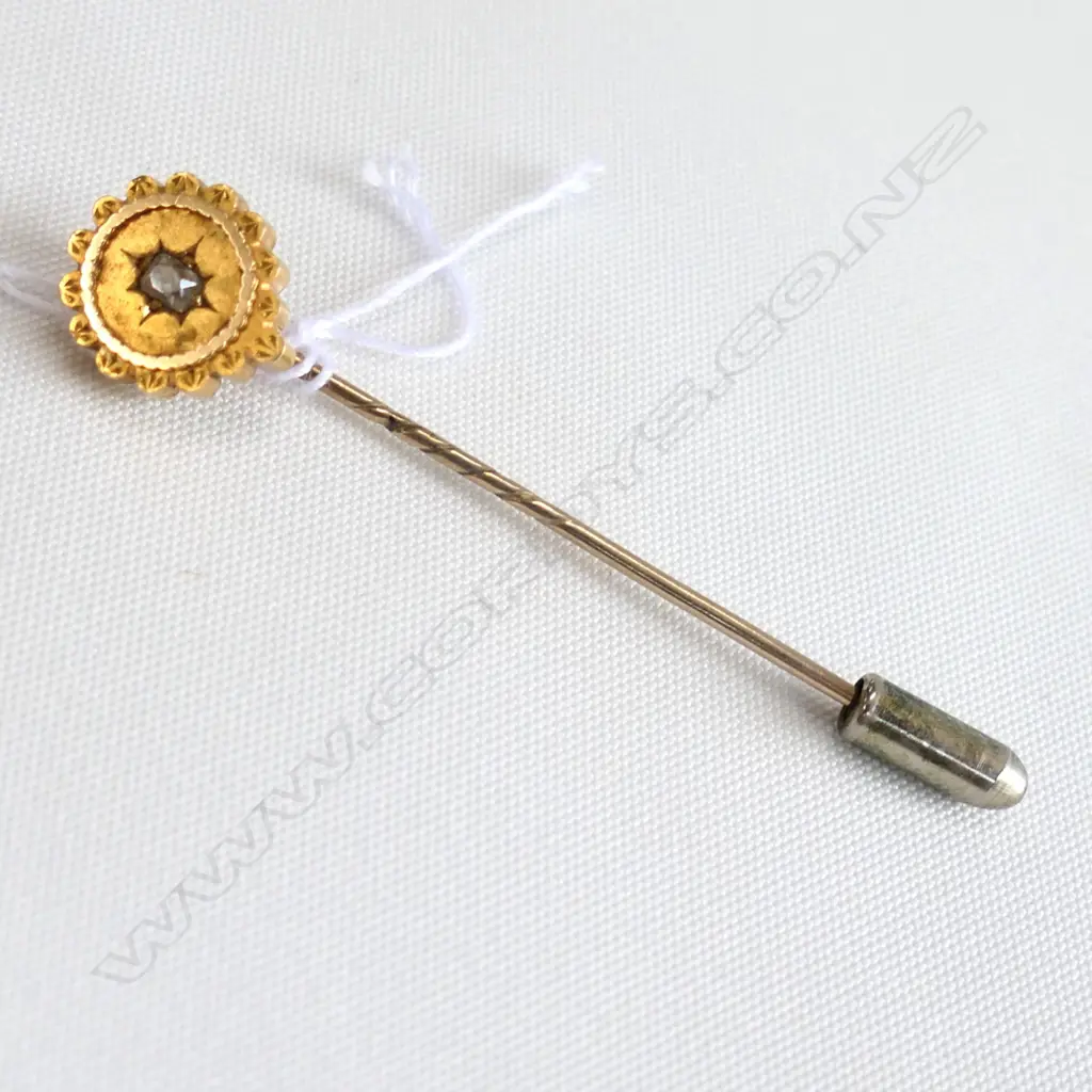 18CT GOLD STICKPIN SET WITH OLD CUT DIAMOND TOTAL INCL. PIN 4.5GM Image 1++