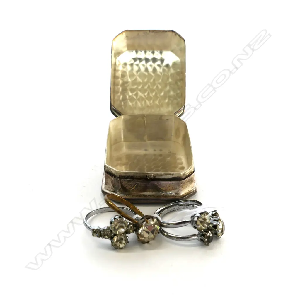 FAUX DIAMOND RINGS IN STERLING SILVER RING BOX Image 1++
