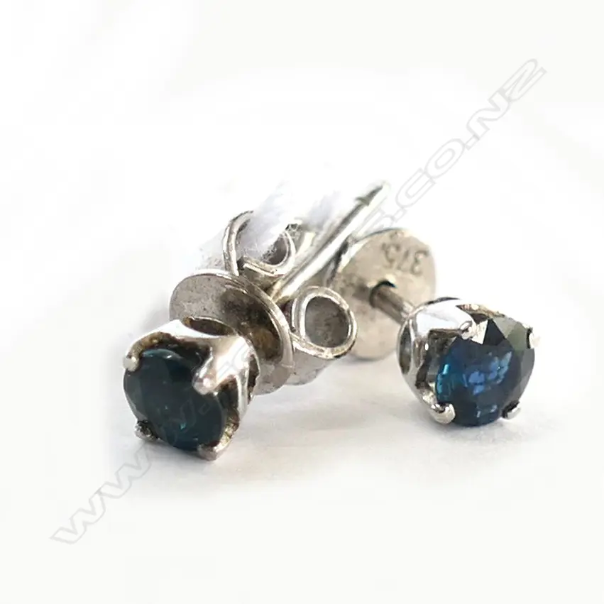 9CT WHITE GOLD AND SAPPHIRE STUD EARRINGS Image 1++