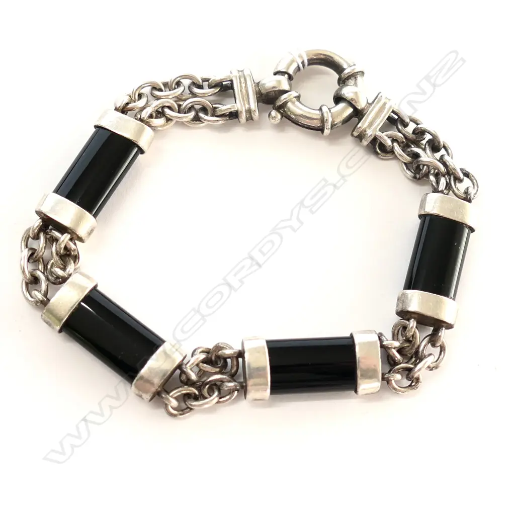SILVER AND ONYX BRACELET Image 1++