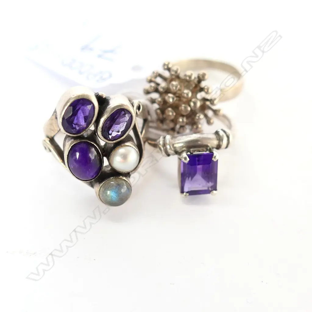 TWO SILVER AND GEMSTONE SET RINGS & ONE OTHER Image 1++
