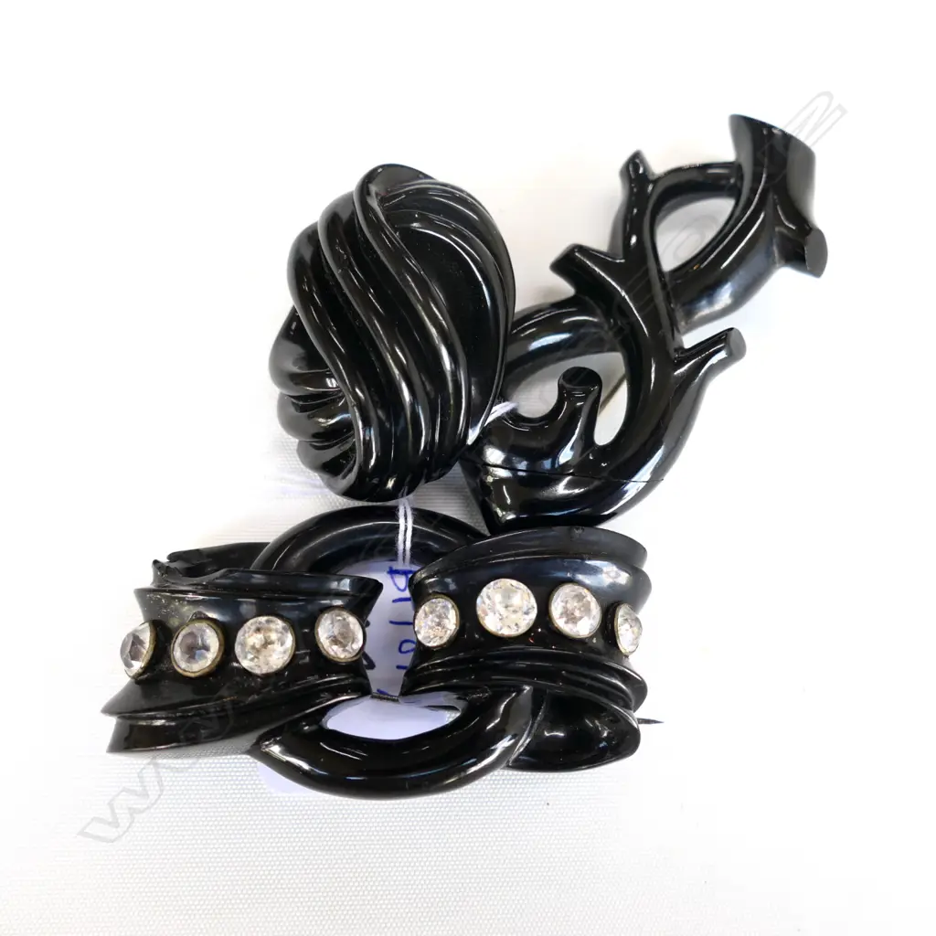 3 STYLISED DECO COSTUME BROOCHES AF ONE POSSIBLY JET Image 1++