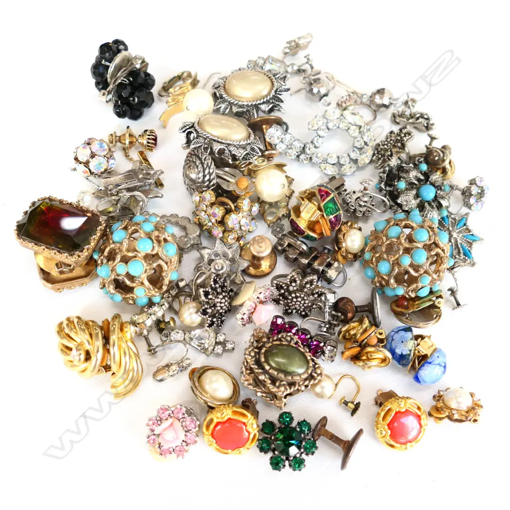 LARGE NUMBER ASSORTED CLIP ON AND SCREW IN EARRINGS  Image 1++