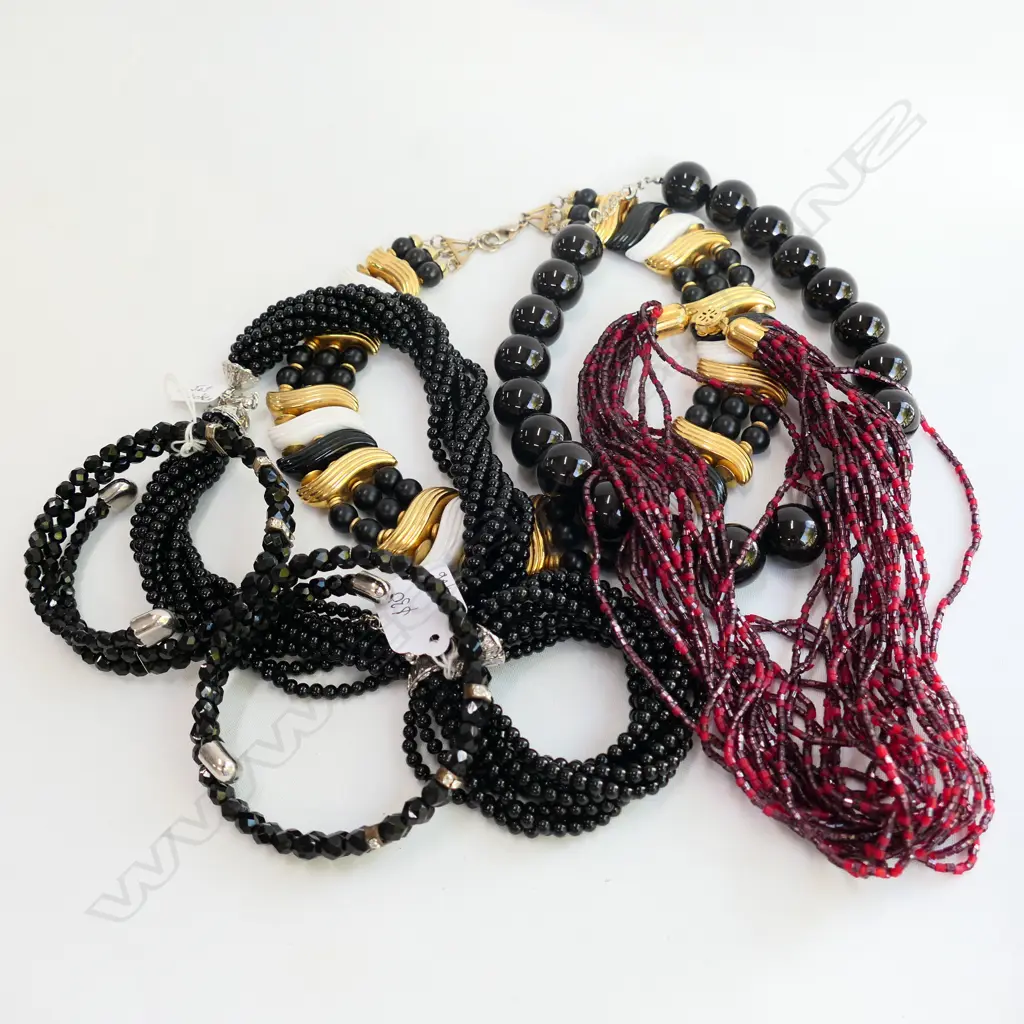 LOT ASST COSTUME JEWELLERY  Image 1++