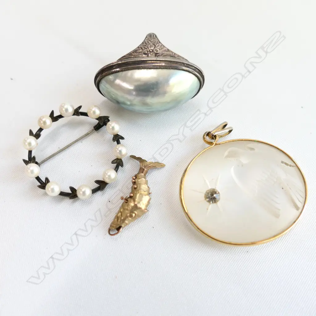 CRYSTAL PENDANT /MOP RING/BROOCH ETC Image 1++