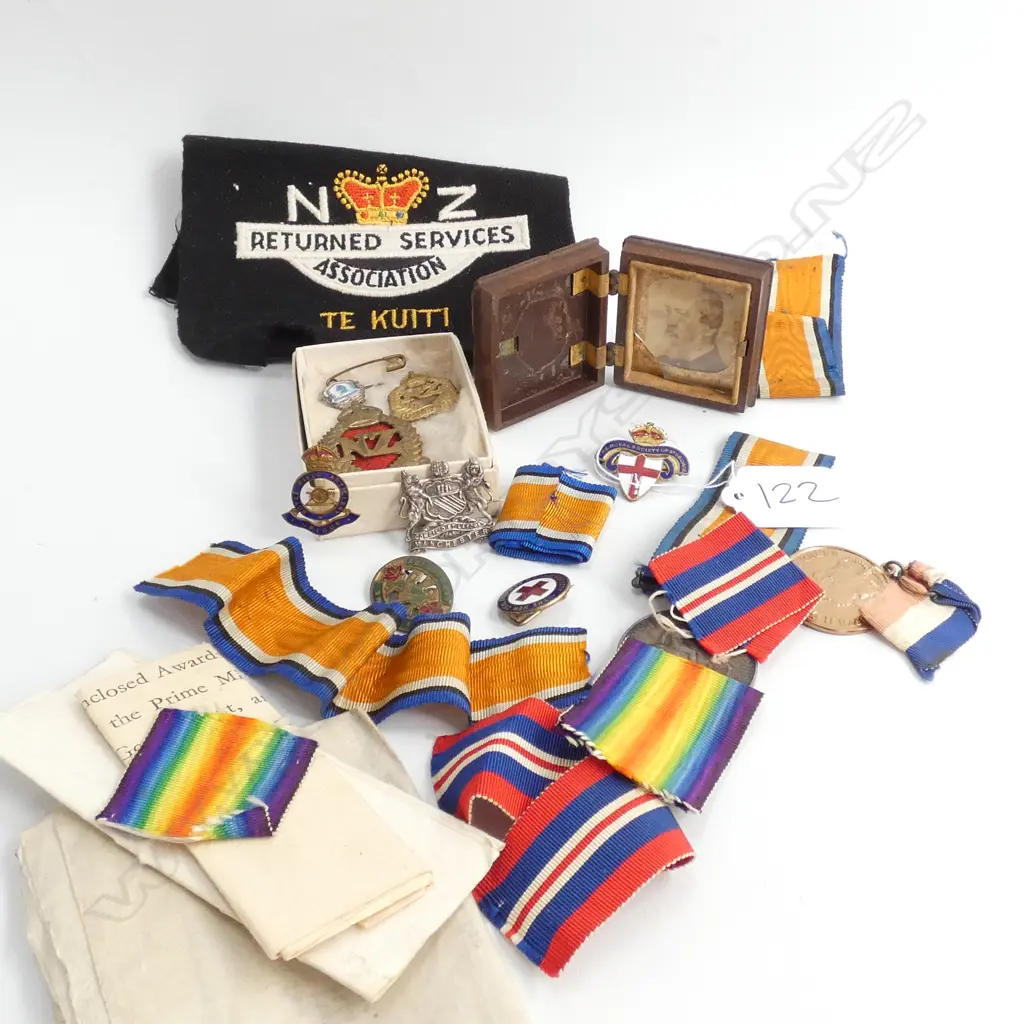 MEDALS & MILITARY MEMORABILIA  Image 1++