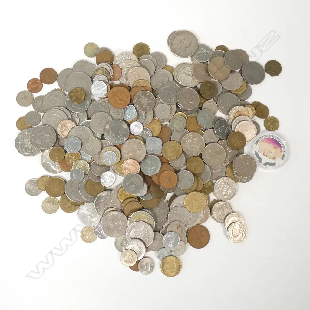 BAG ASSORTED WORLD COINS Image 1++