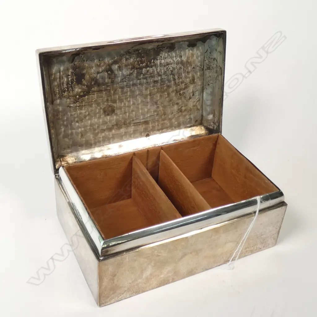 SILVER PLAIN CIGARETTE BOX. SHEFF. 1919  Image 1++
