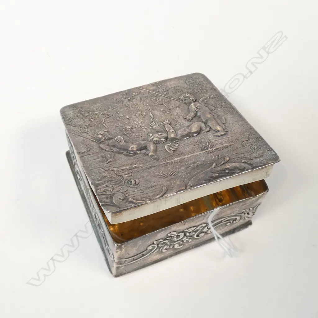 LATE 19TthC SILVER CHERUB VANITY BOX LONDON IMPORT MARKS Image 1++