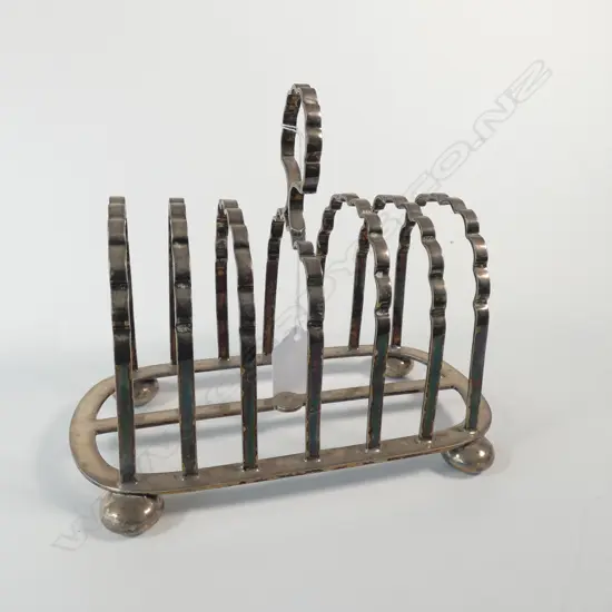 VICT. SILVER PLATE 6 SLICE TOASTRACK H.135mm