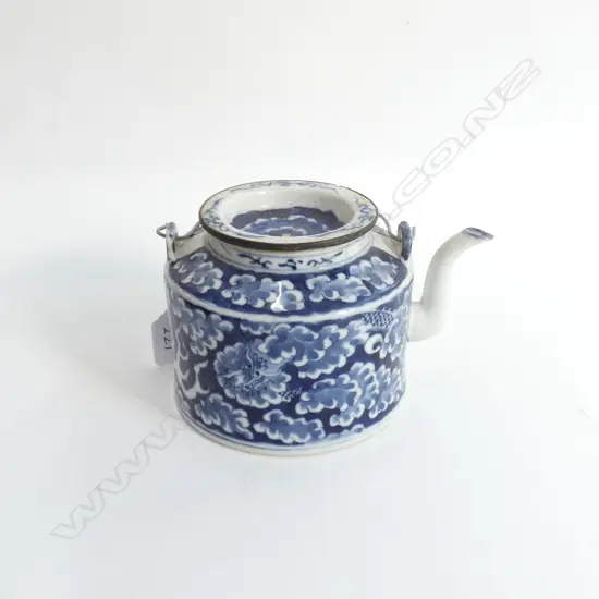 OLD CHINESE B/W TEAPOT 