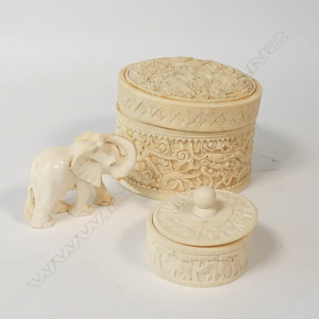 2 IVORY LIDDED BOXES 95MM DIA PLUS IVORY ELEPHANT Image 1++