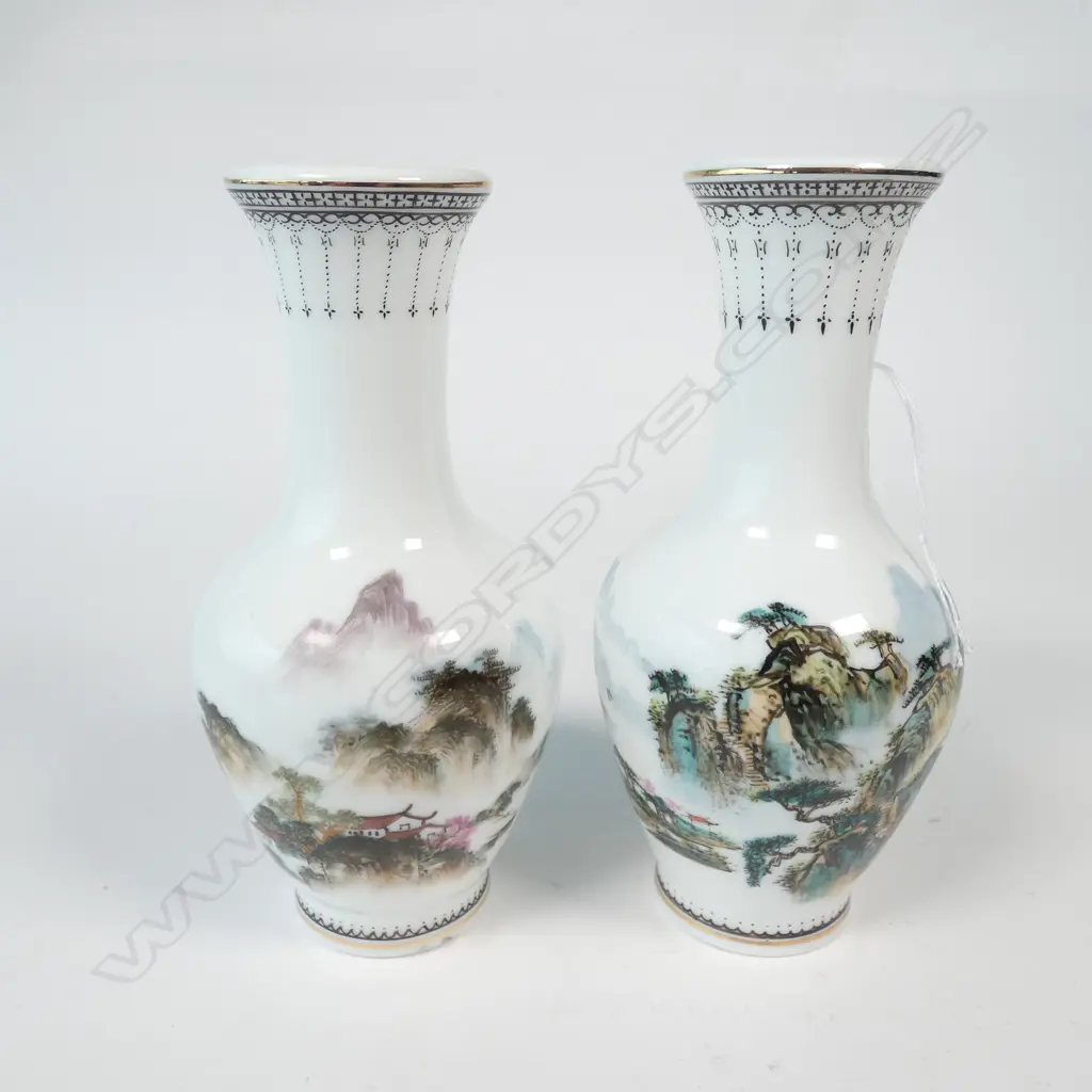 PR SMALL CHINESE PORCELAIN VASES, 1 REPAIRED, H. 150MM Image 1++