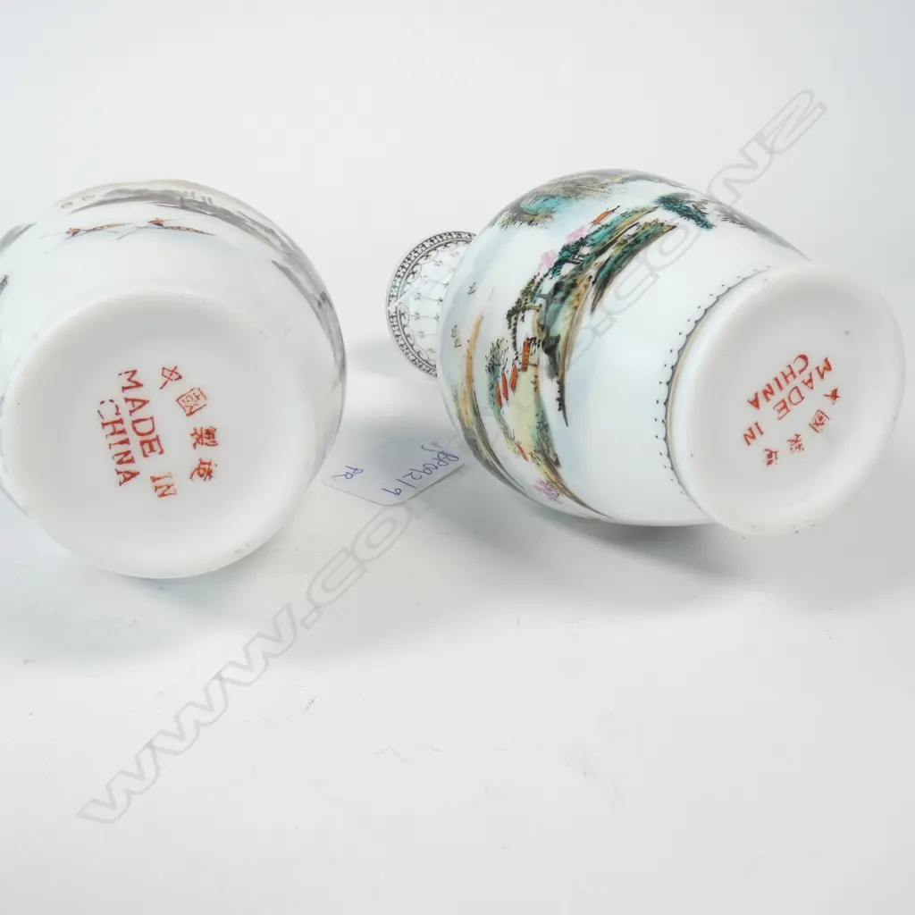 PR SMALL CHINESE PORCELAIN VASES, 1 REPAIRED, H. 150MM Image 1++