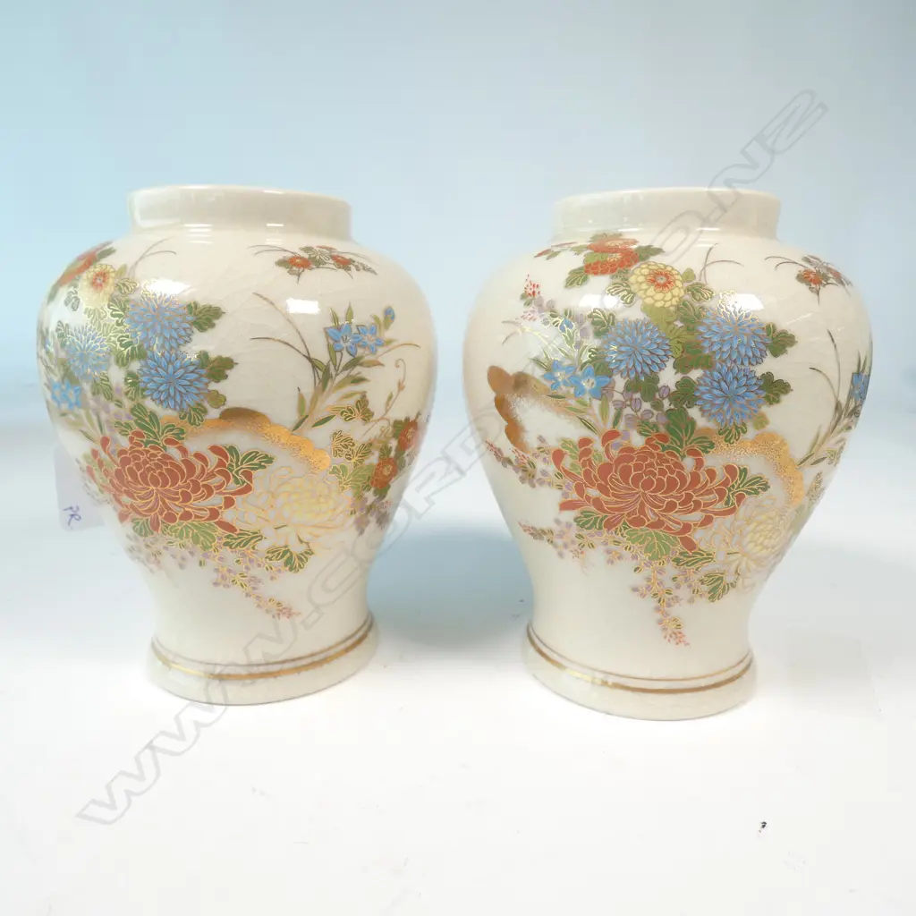 PR ORIENTAL VASES WITH FLOWERS AND CRACLE GLAZE H. 140MM Image 1++