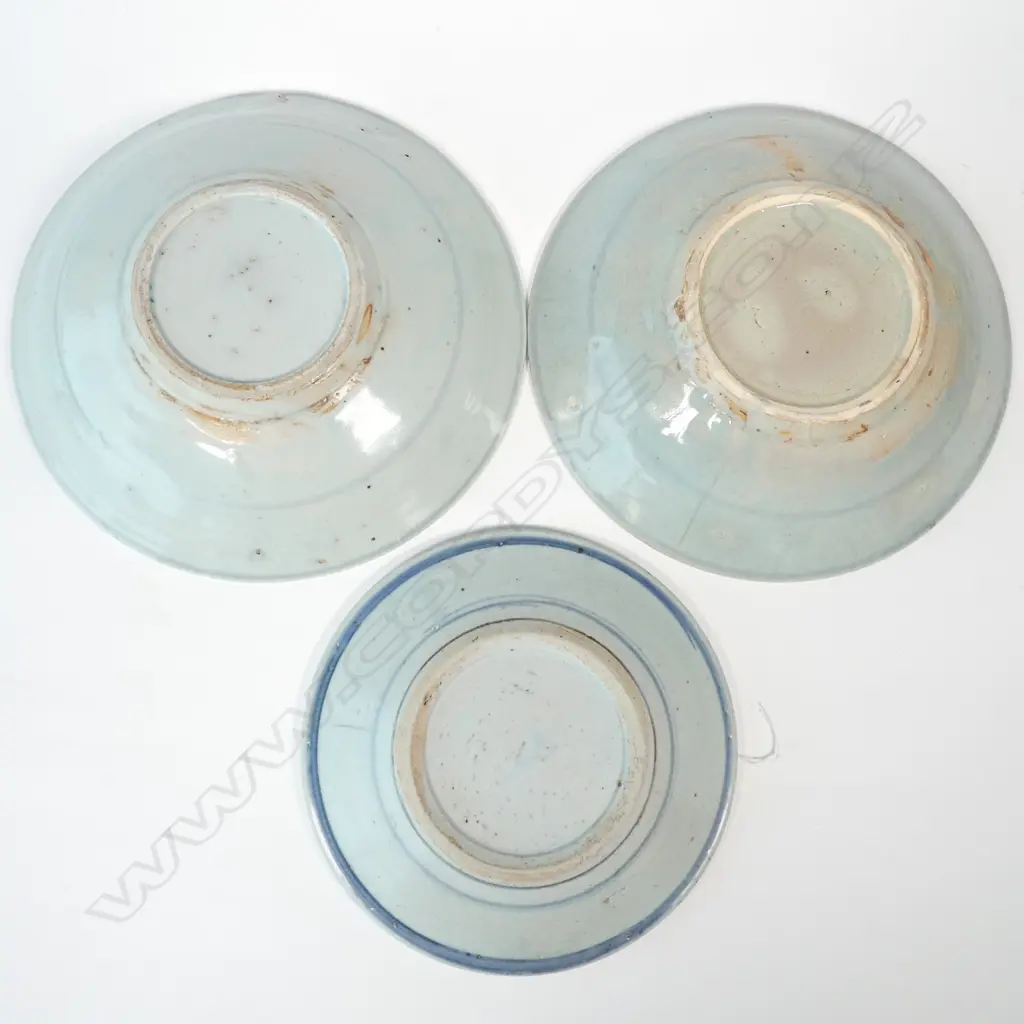 3 ANTIQUE CHINESE BLUE & CELADON SHALLOW BOWLS... Image 1++