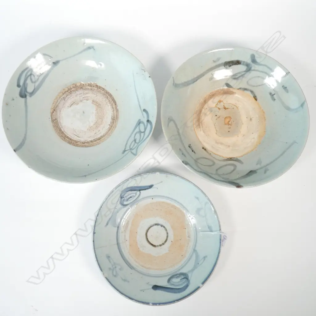 3 ANTIQUE CHINESE BLUE & CELADON SHALLOW BOWLS... Image 1++