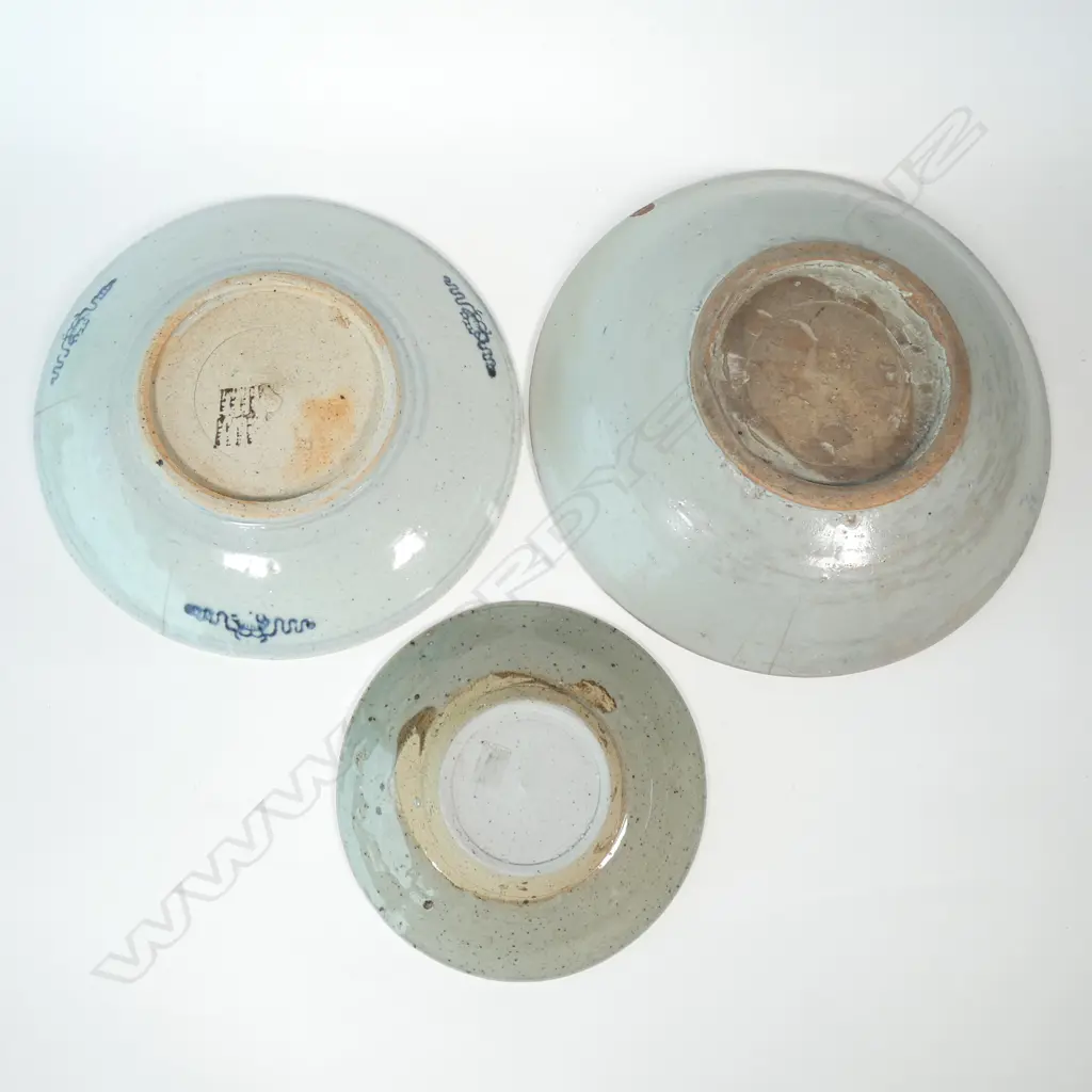 3 ANTIQUE CHINESE BLUE & CELADON SHALLOW BOWLS... Image 1++