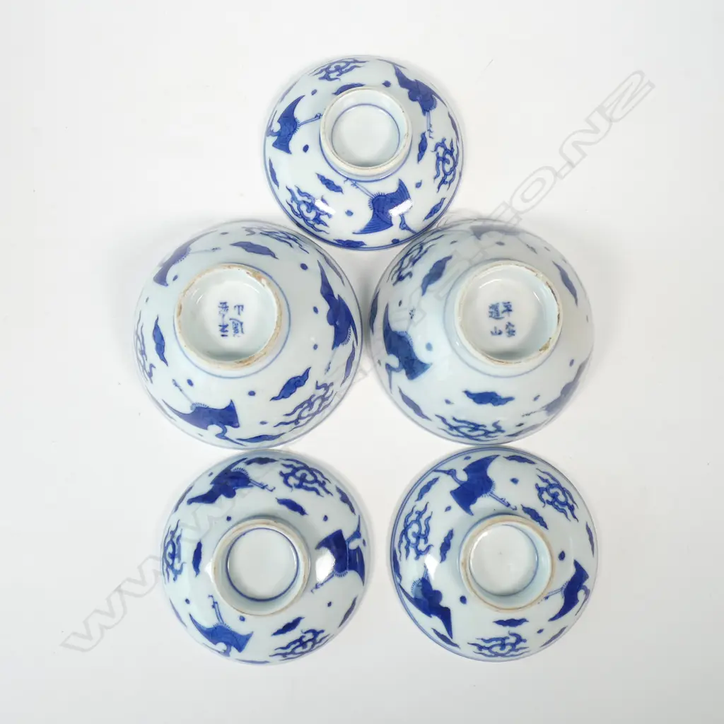 2 ORIENTAL B&W SMALL LIDDED BOWL + SPARE LID Image 1++