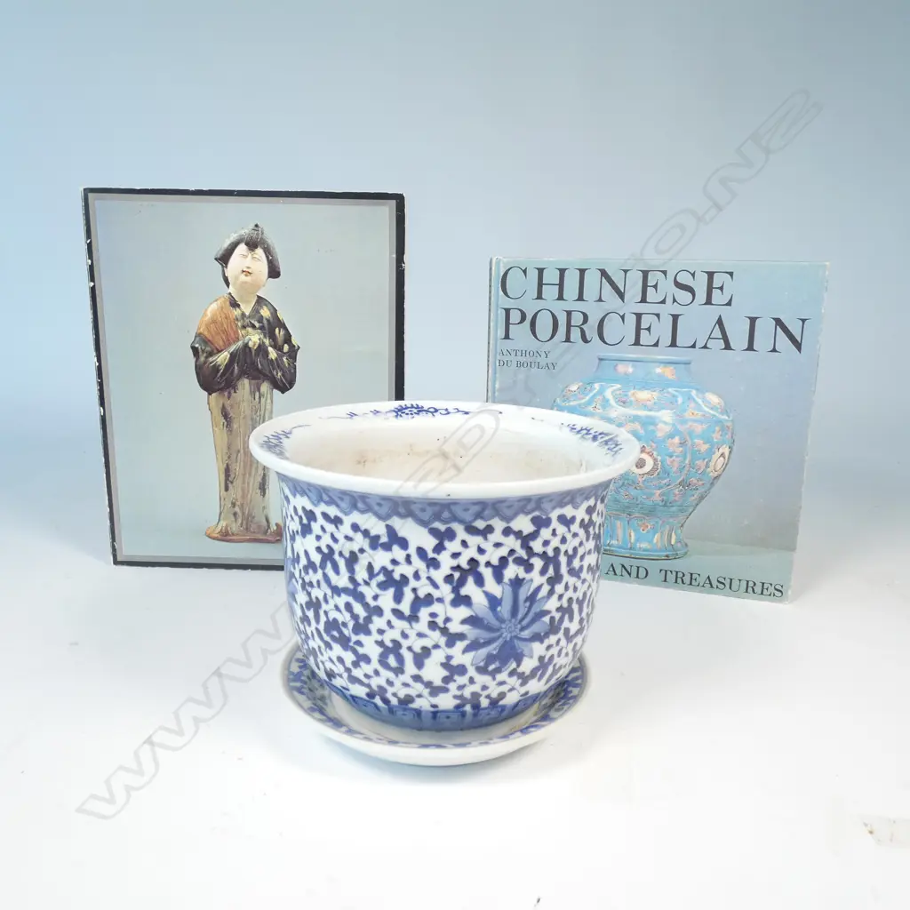 CHINESE PLANTER POT AND TWO BOOKS ON ORIENTAL CERAMICS Image 1++