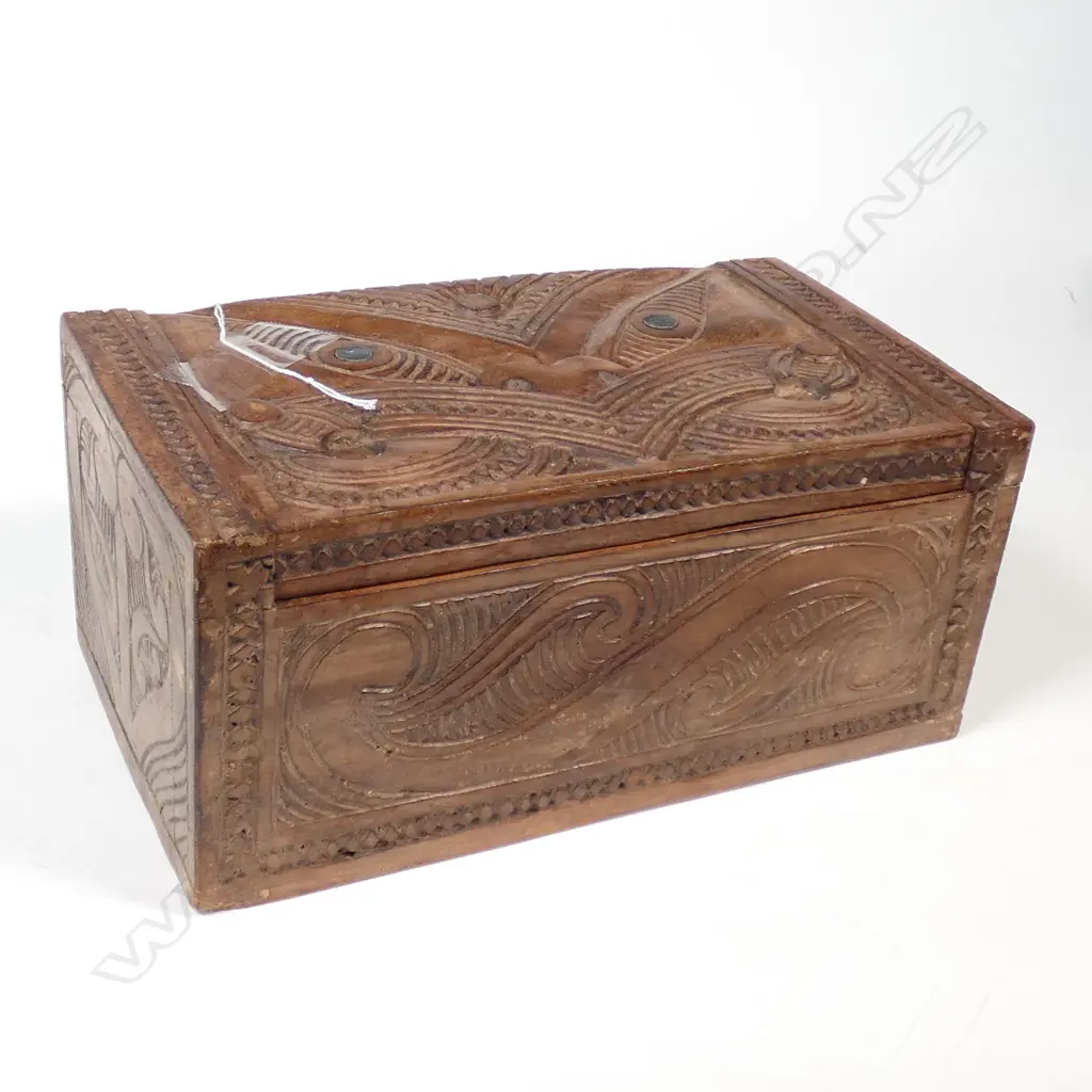LARGE CARVED WOODEN MAORI BOX L. 235MM  Image 1++