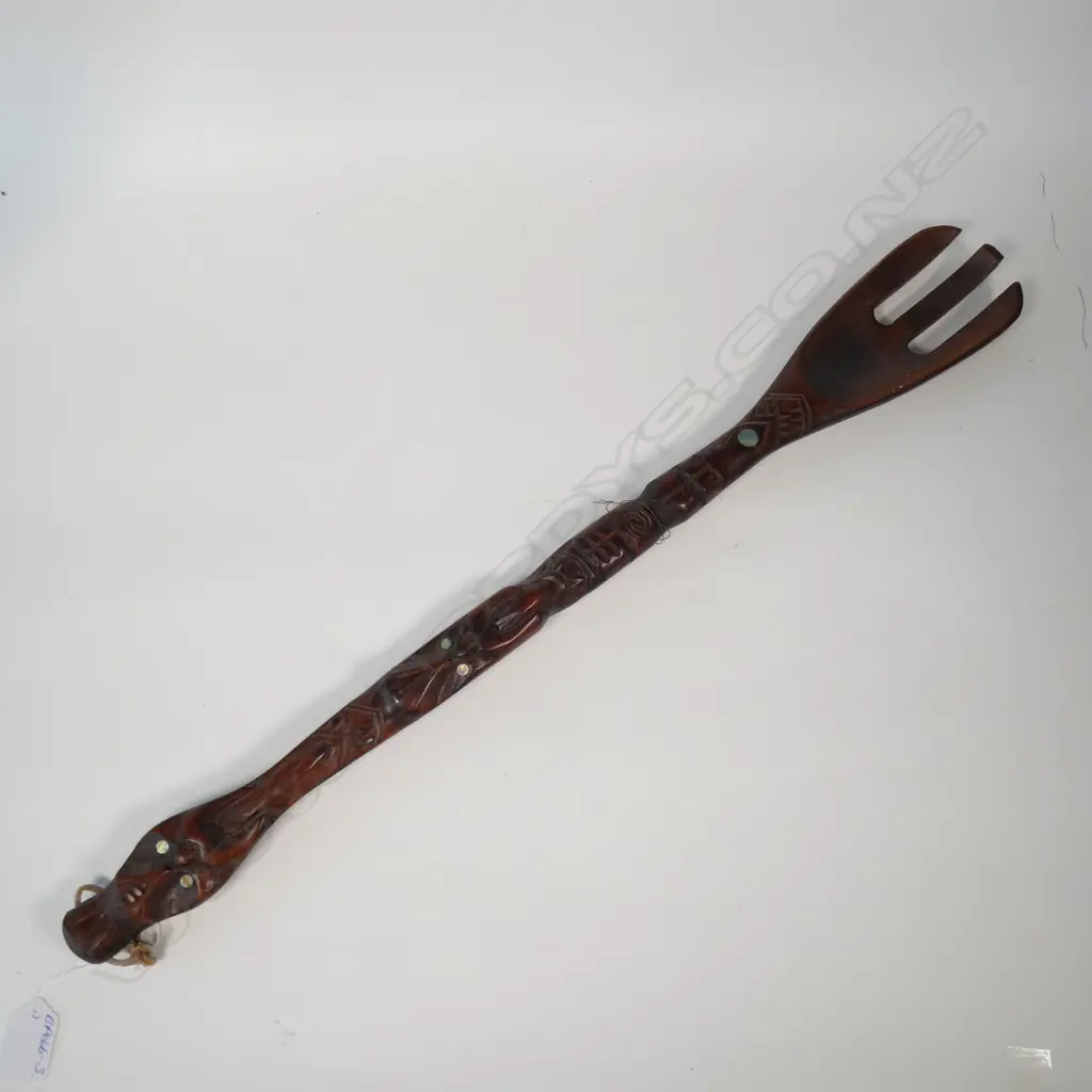 LGE MAORI CARVED SERVER. L. 665mm PAUA INSERTS Image 1++