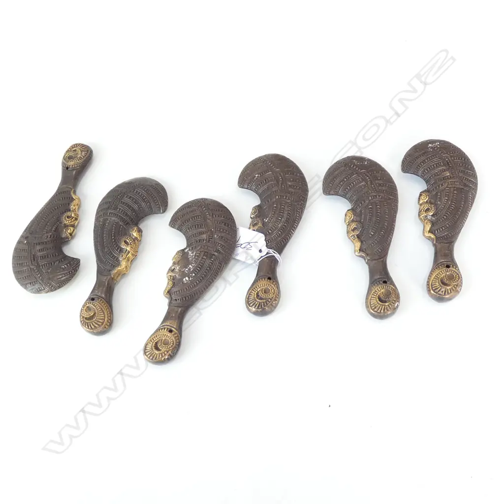 6 SMALL BRONZE TAIAHAS, L. 135MM Image 1++