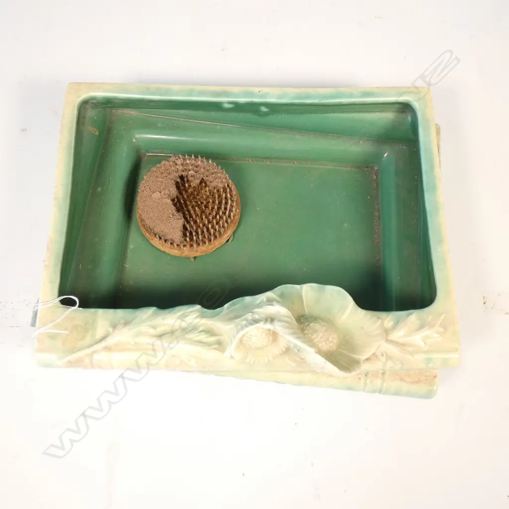 BESWICK IKEBANA BOWL IN THE FORM OF 3 GREEN BOOKS WITH FROG 170MM L Image 1++