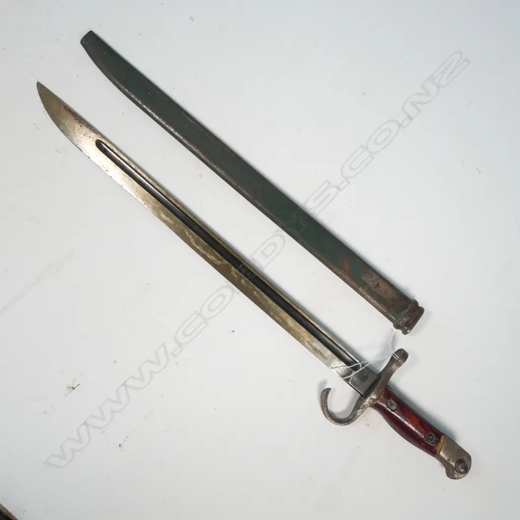 BAYONET IN SCABBARD HOOKED QUILLION Image 1++