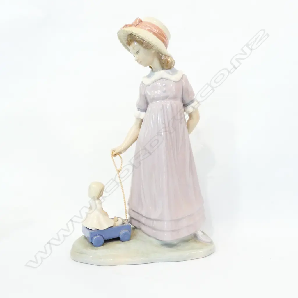 LLADRO FIGURINE GIRL AND DOLL 270MM H Image 1++