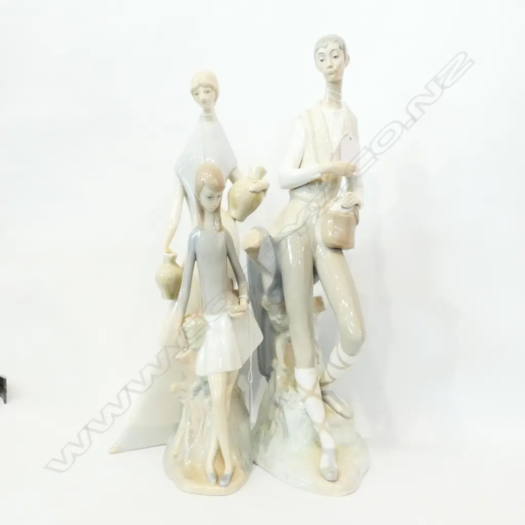 3 FIGURINES; ONE LLADRO TALL MAN 390MM H AF, UNMARKED LADY WITH URNS, NAO GIRL WITH BIRD AF Image 1++