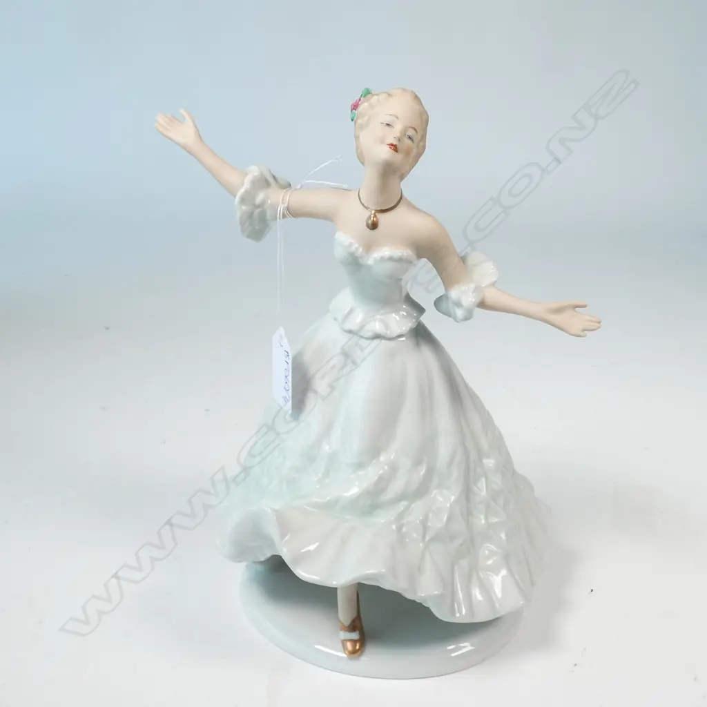 WALLENDORF DANCING LADY FIGURINE 240MM H Image 1++
