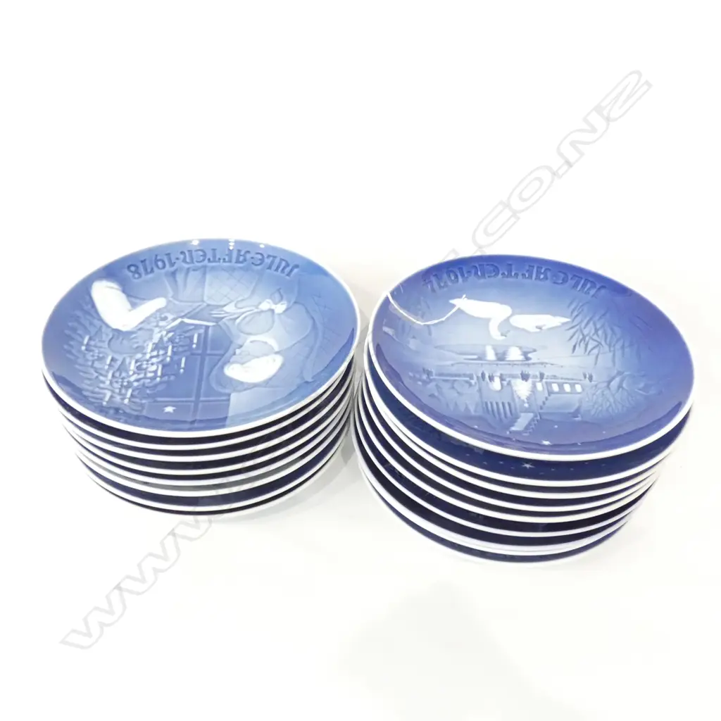 17 COPENHAGEN PORCELAIN XMAS PLATES 180MM DIA Image 1++