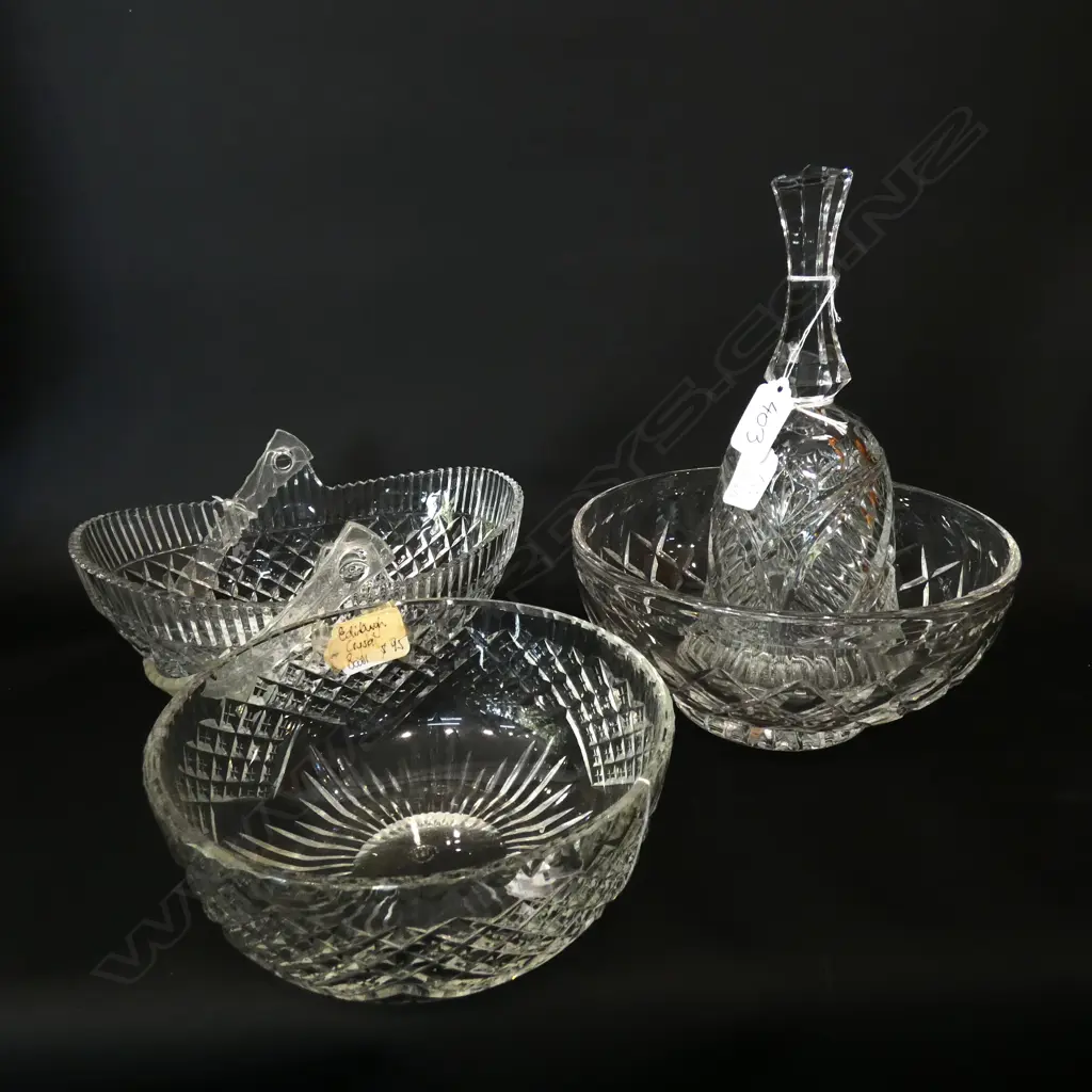 4 CRYSTAL ITEMS; 2 BOWLS, 1 BASKET & BELL  Image 1++