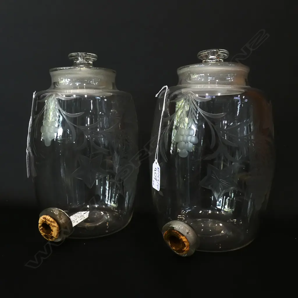 PR ETCHED GLASS WINE BARRELS 250MM H Image 1++