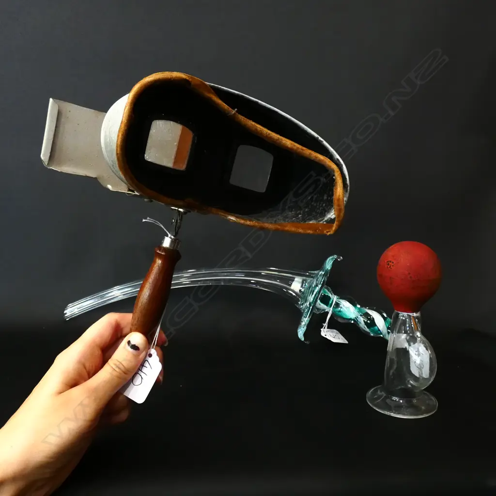 HOKITIKA GLASS SWORD (AF), GLASS HORN, STEROSCOPE (18927) Image 1++
