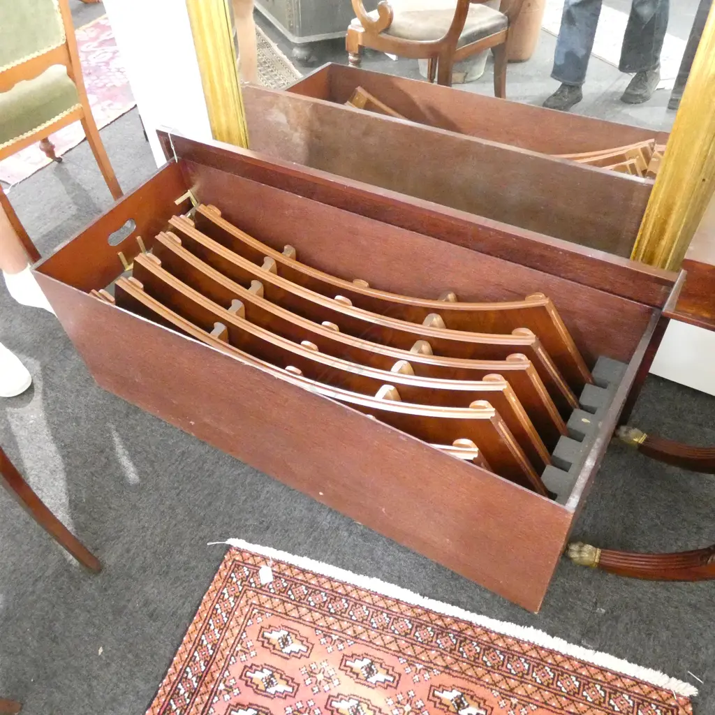 BOX OF CURVED TABLE EXTENSIONS Image 1++