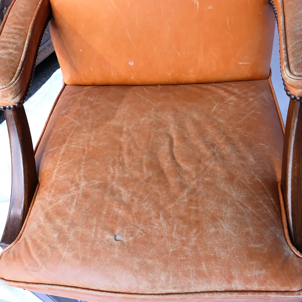 VINTAGE MAHOGANY & LEATHER GENT'S ARMCHAIR AF SMALL HOLE IN SEAT Image 1++