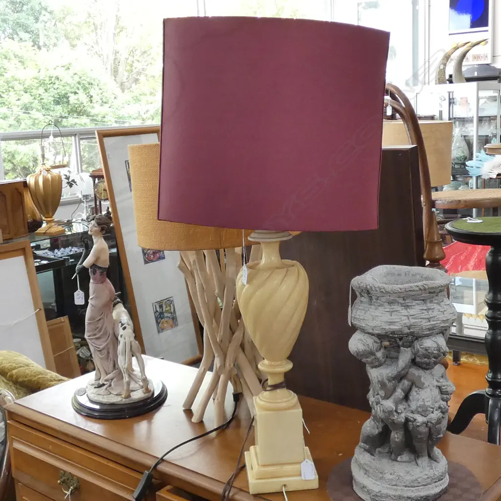 VINTAGE FAUX MARBLE TALL LAMP, H. 840MM (INCL MODERN SHADE) Image 1++