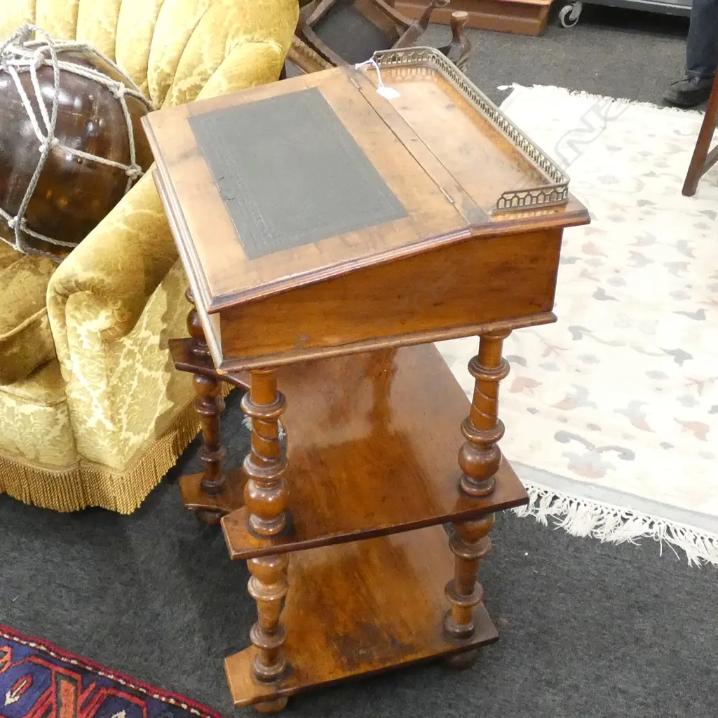 VICTORIAN WALNUT DAVENPORT, W. 535MM Image 1++