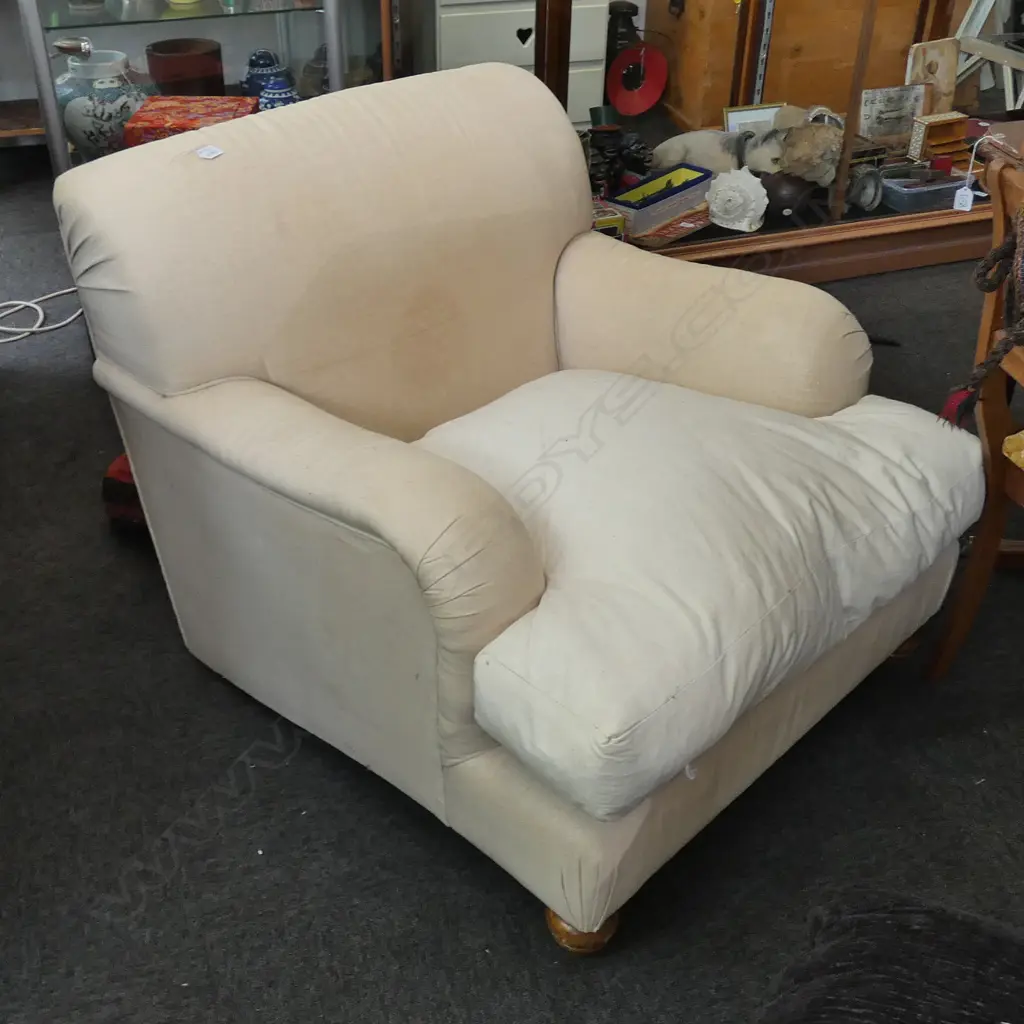 ROLL ARM LINEN SOFA CHAIR SOME AF 870MM W Image 1++