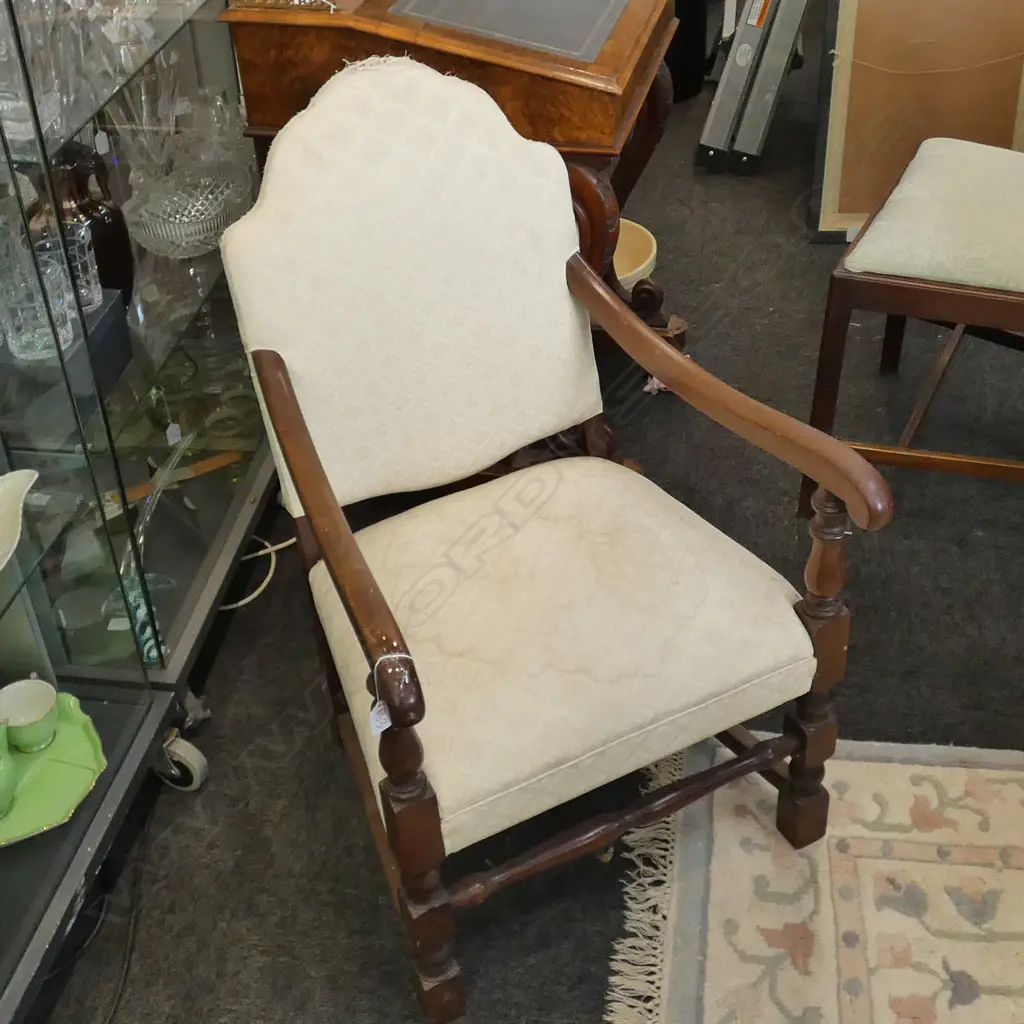 UPHOLSTERED CHAIR AF Image 1++