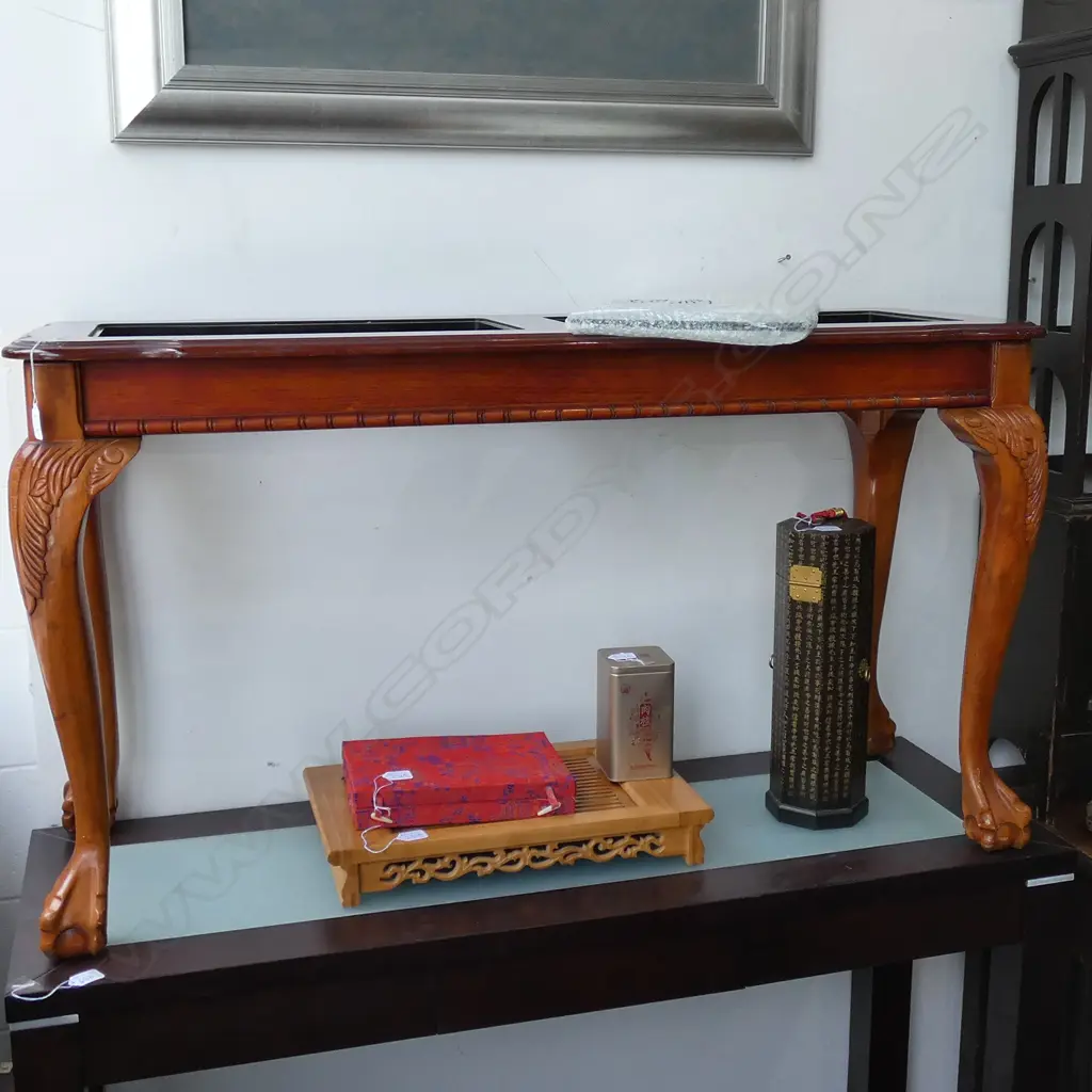 CABROILE LEG GLASS TOPPED HALL TABLE W. 1220MM Image 1++