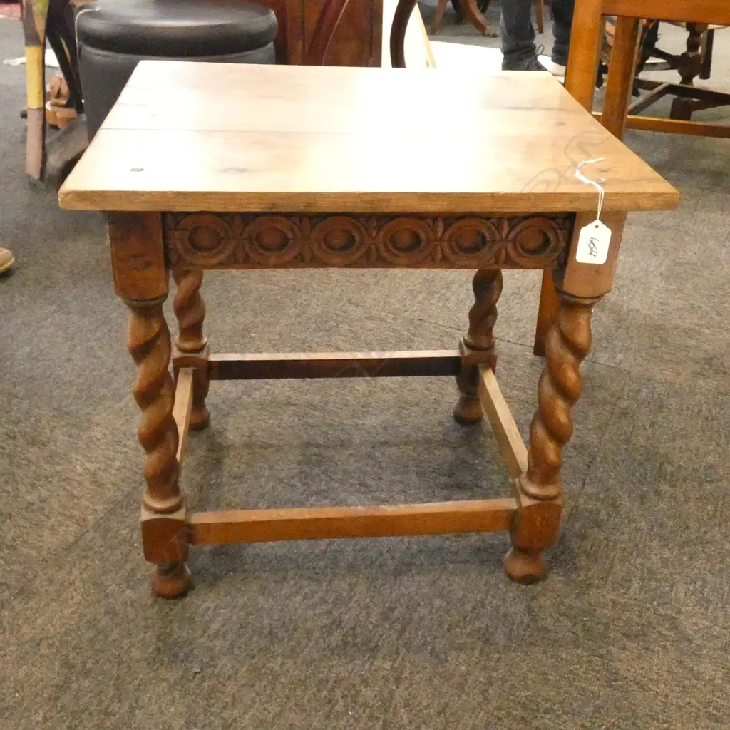 ENGLISH COUNTRY OAK SIDE TABLE Image 1++
