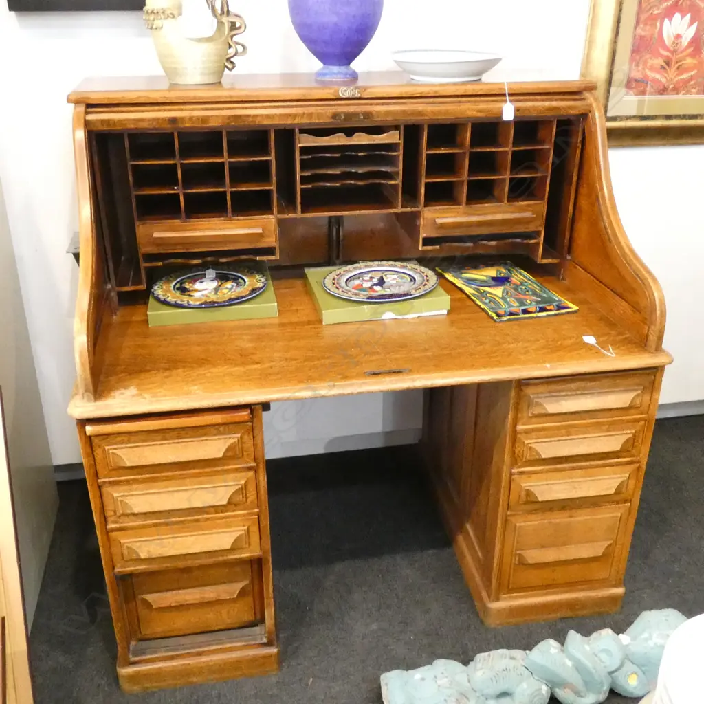 CUTLER OAK ROLL TOP DESK - NO LOCK Image 1++