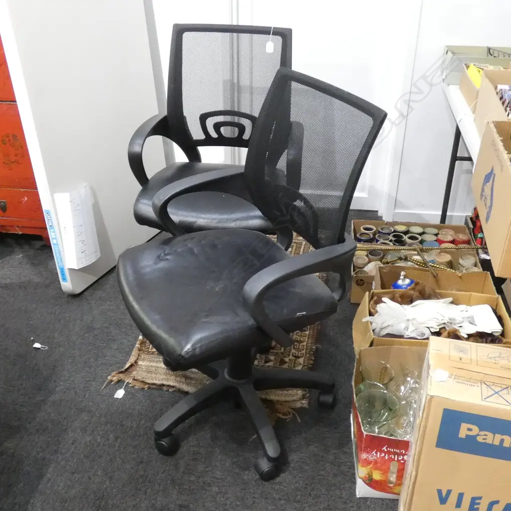 TWO BLACK COMPUTER CHAIRS Image 1++